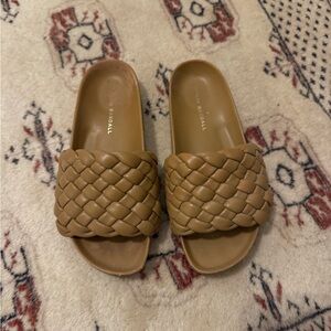 Loeffler Randall Sonnie Dark Sand size 6